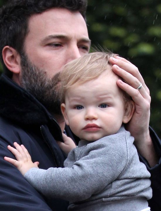 Poznajecie czyj jest ten uroczy chłopiec? (FOTO)