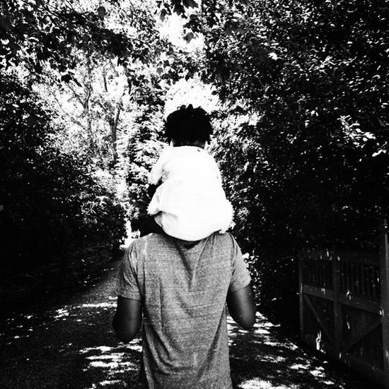 2,5 roczna Blue Ivy nosi pomalowane paznokcie!