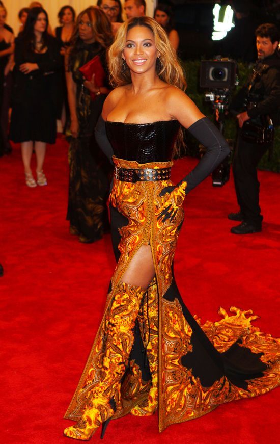 Beyonce już zbiera pochwały za kreację z gali MET! (FOTO) Beyonce już zbiera pochwały za kreację z gali MET! (FOTO)