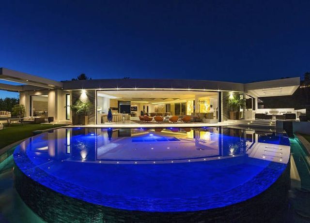 Bey Z kupili BAJECZNĄ posiadłość (FOTO) Bey Z kupili BAJECZNĄ posiadłość (FOTO)