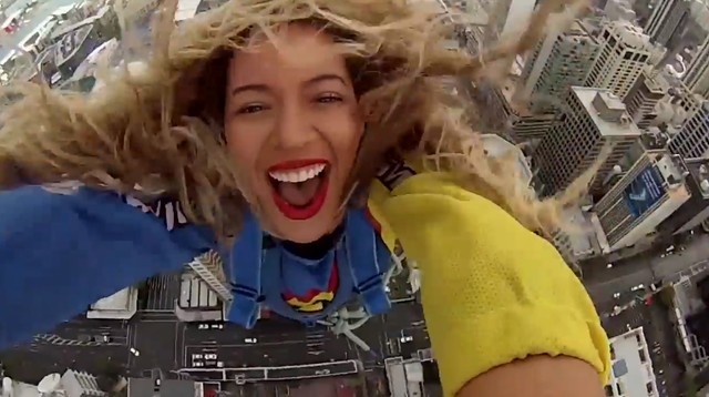 Beyonce skoczyła z wysokości 180 metrów! (VIDEO)