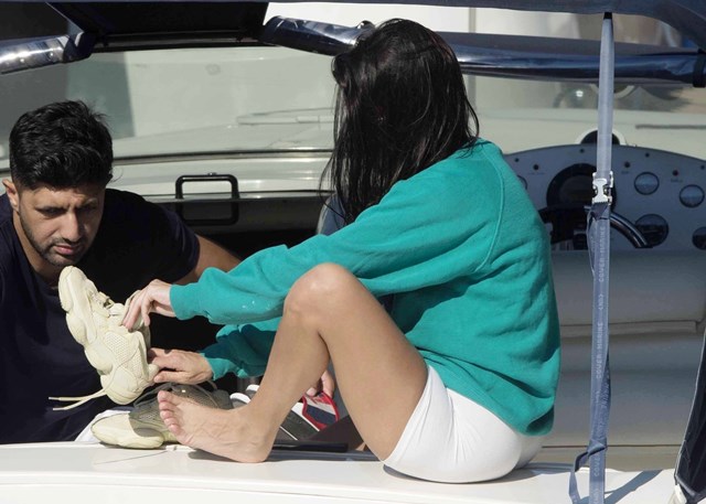 W związku Kourtney Kardashian i Younesa zaczyna się robić NUDNO