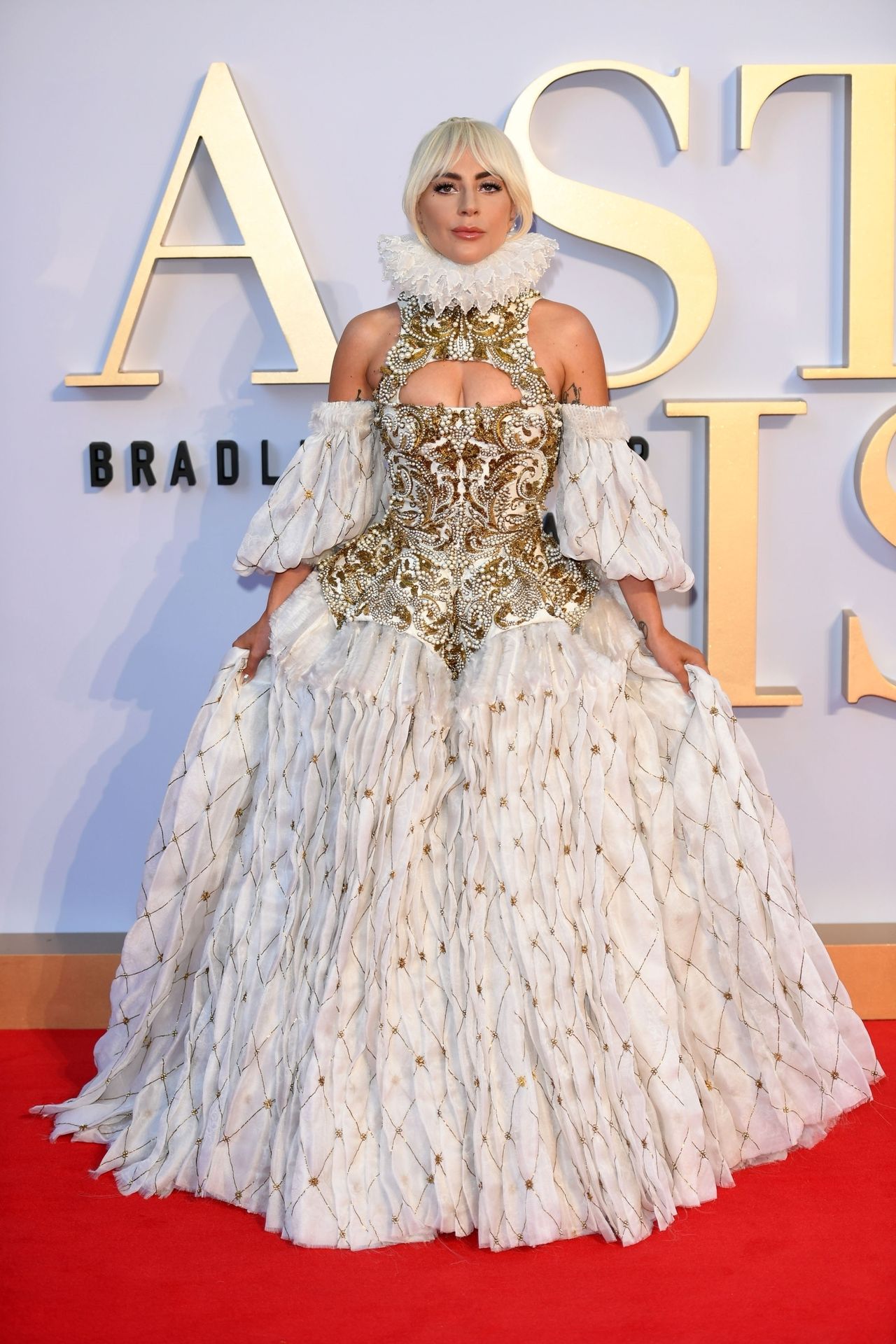 Lady Gaga w Londynie wyglądała jak KRÓLOWA (ZDJĘCIA)