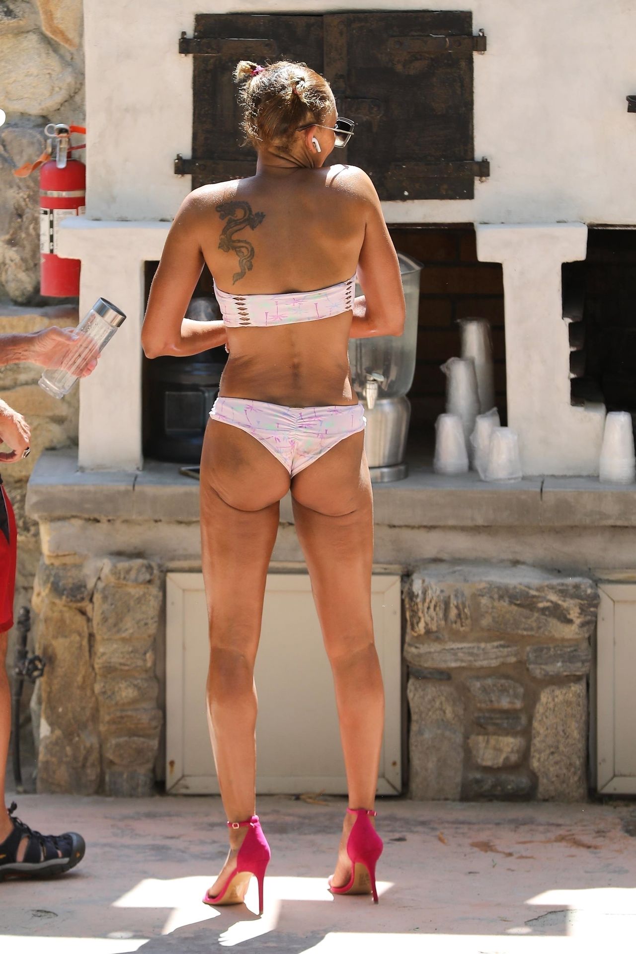 Naga Mel B ściska się z przyjacielem