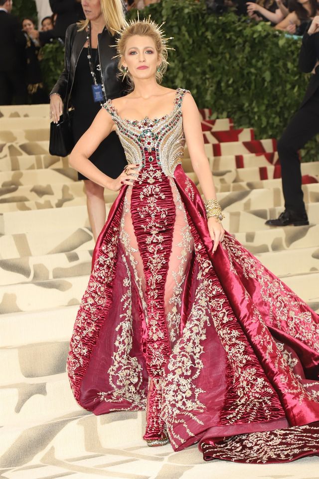 Blake Lively niczym księżna (Kate, Meghan - wybaczcie) na Met Gali (ZDJĘCIA)