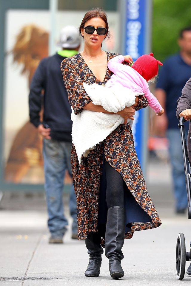 Ciężko jest być top modelką, gdy dziecko wpycha ci do buzi liście (ZDJĘCIA)