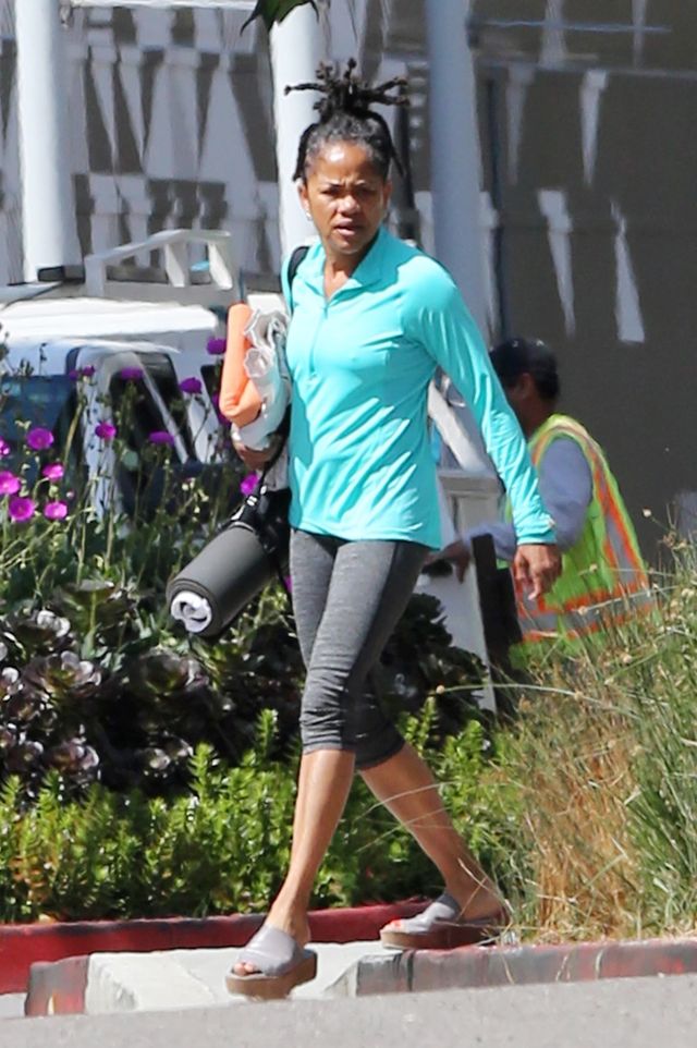 Doria Ragland, mama Meghan Markle w dredach wychodzi z zajęć jogi (ZDJĘCIA) Doria Ragland, mama Meghan Markle w dredach wychodzi z zajęć jogi (ZDJĘCIA)