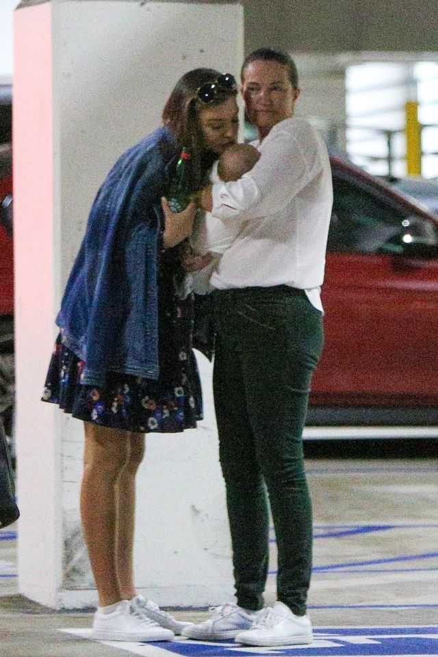 Miranda Kerr jedzie z tygodniowym synem do lekarza (ZDJĘCIA)