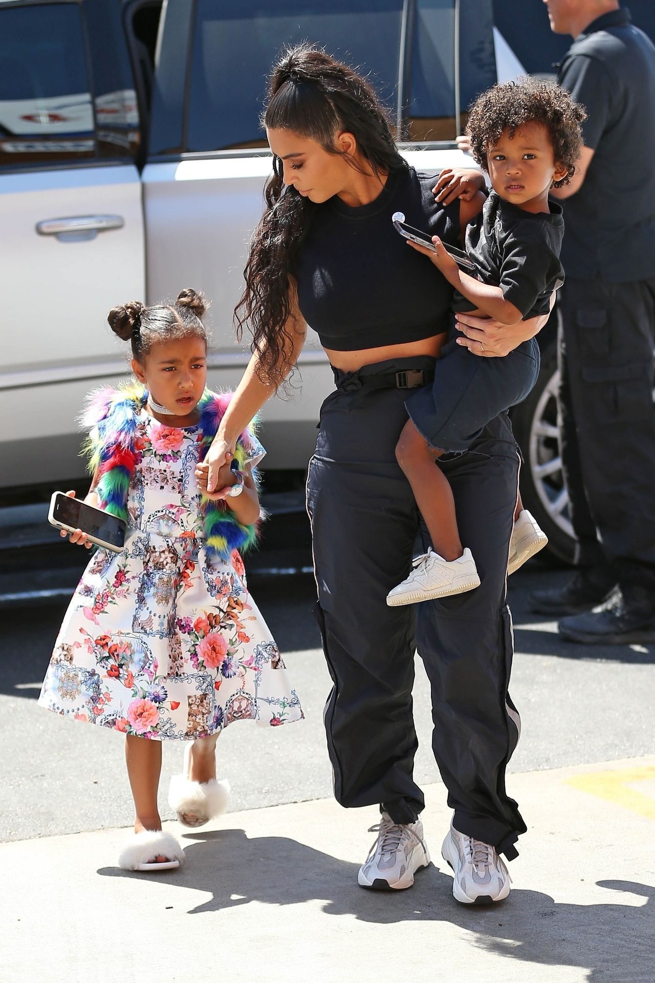 Fani krytykują Kim Kardashian za to, co zrobiła córce Fani krytykują Kim Kardashian za to, co zrobiła córce