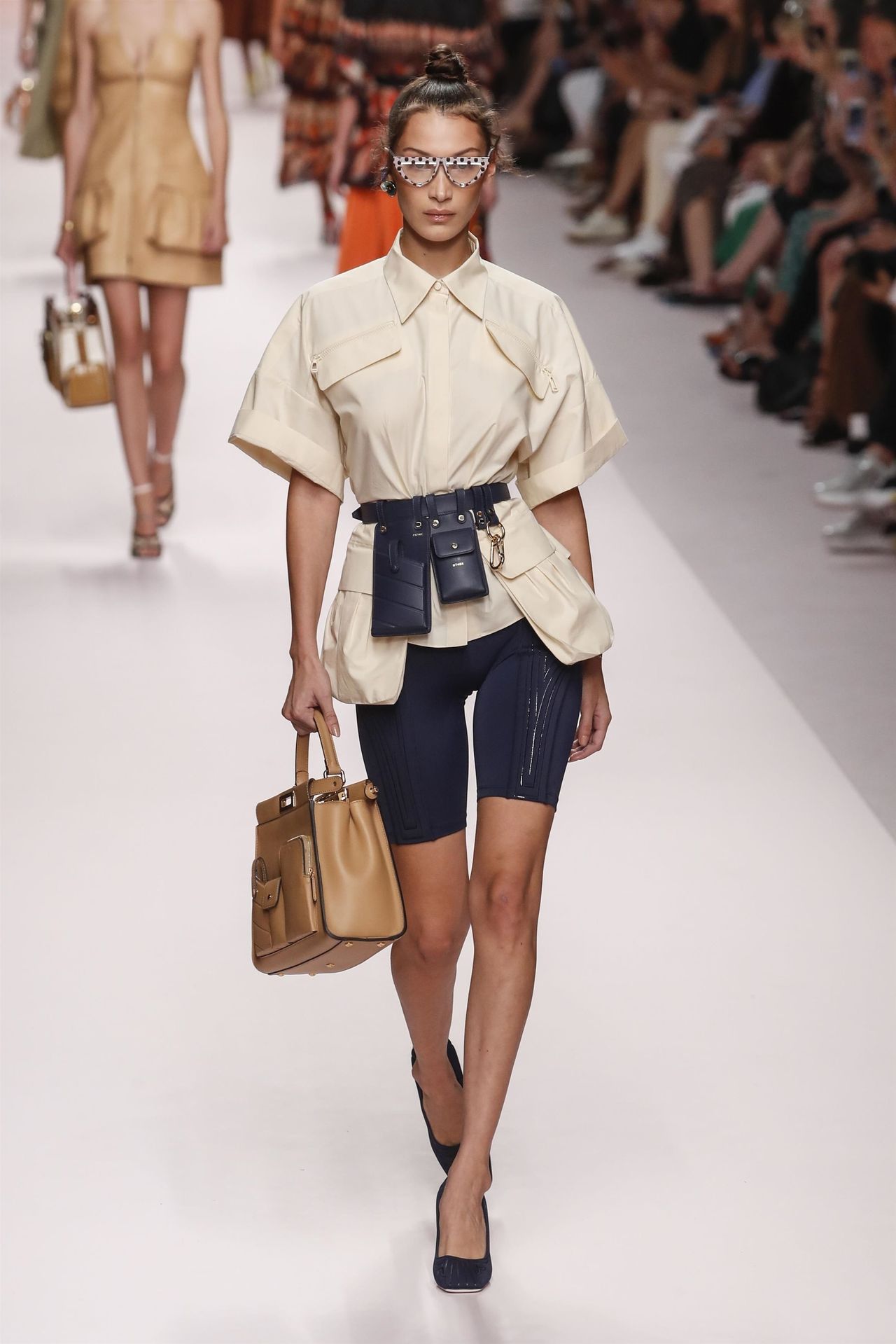 Wiemy, co je Bella Hadid, by mieć świetną figurę 