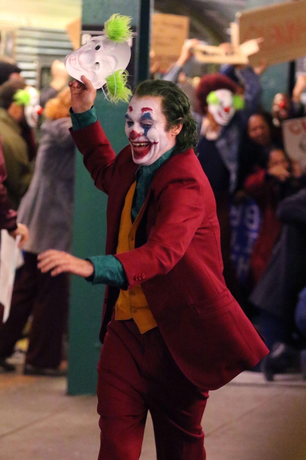 Joaquin Phoenix w roli Jokera na planie nowego filmu (ZDJĘCIA)