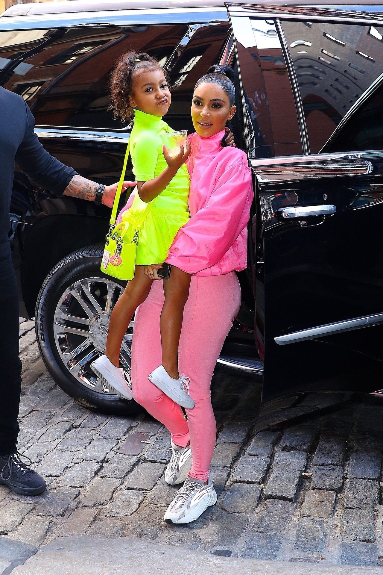 Fani krytykują Kim Kardashian za to, co zrobiła córce Fani krytykują Kim Kardashian za to, co zrobiła córce