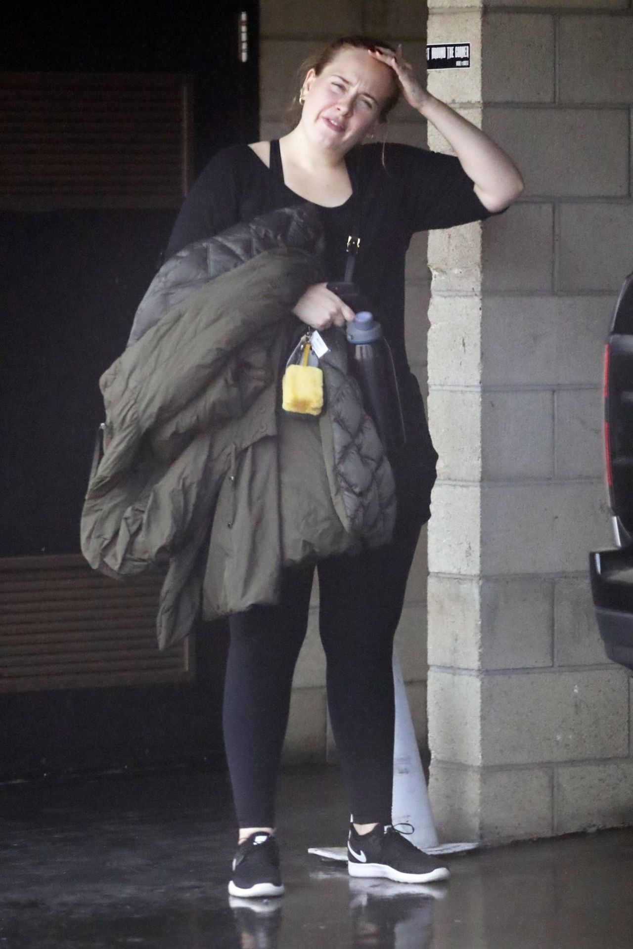 Adele bez makijażu wychodzi z siłowni (ZDJĘCIA)