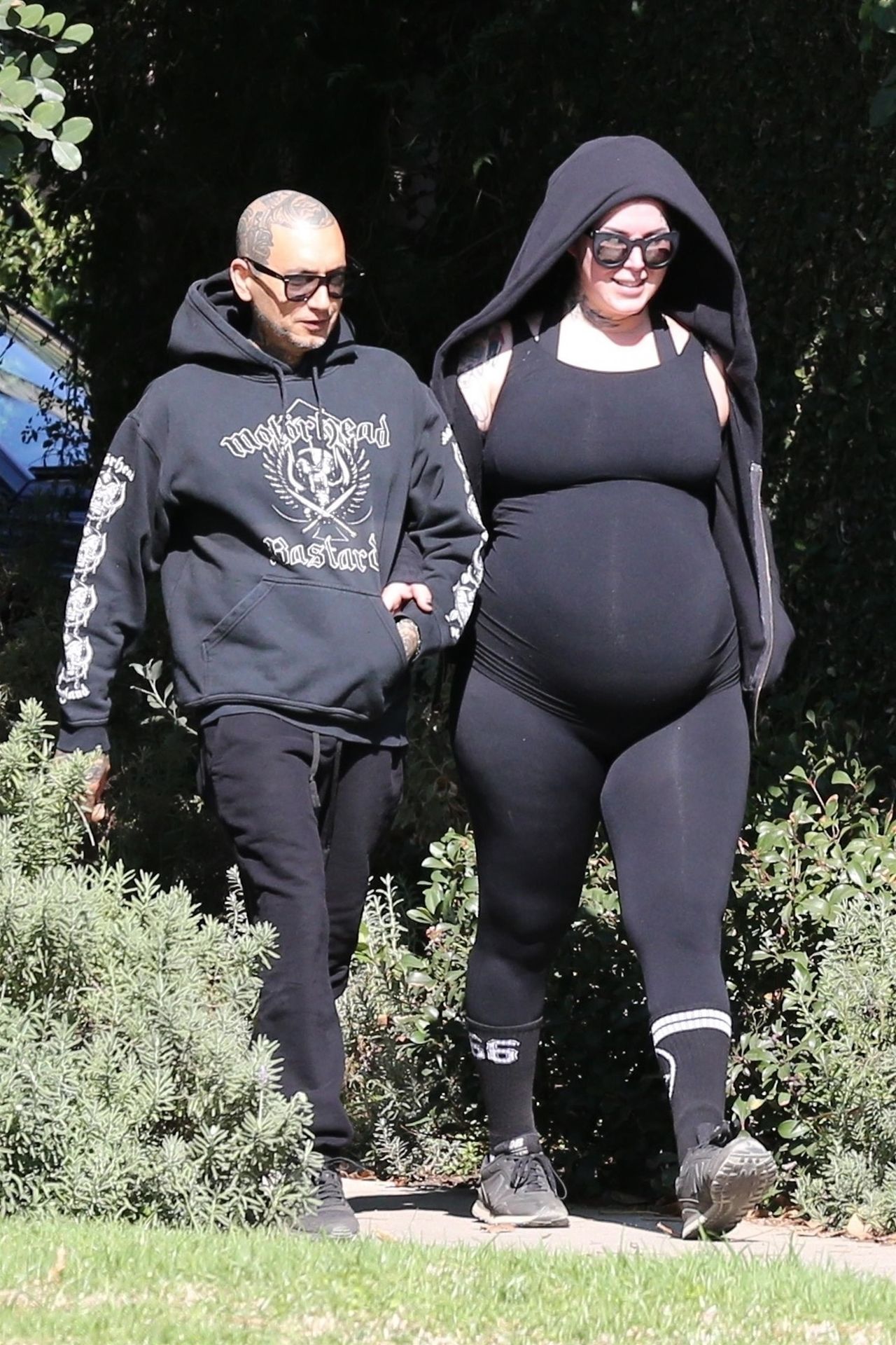 Gwiazda z ogromnym ciążowym brzuchem - będzie rodzić lada dzień (ZDJĘCIA)