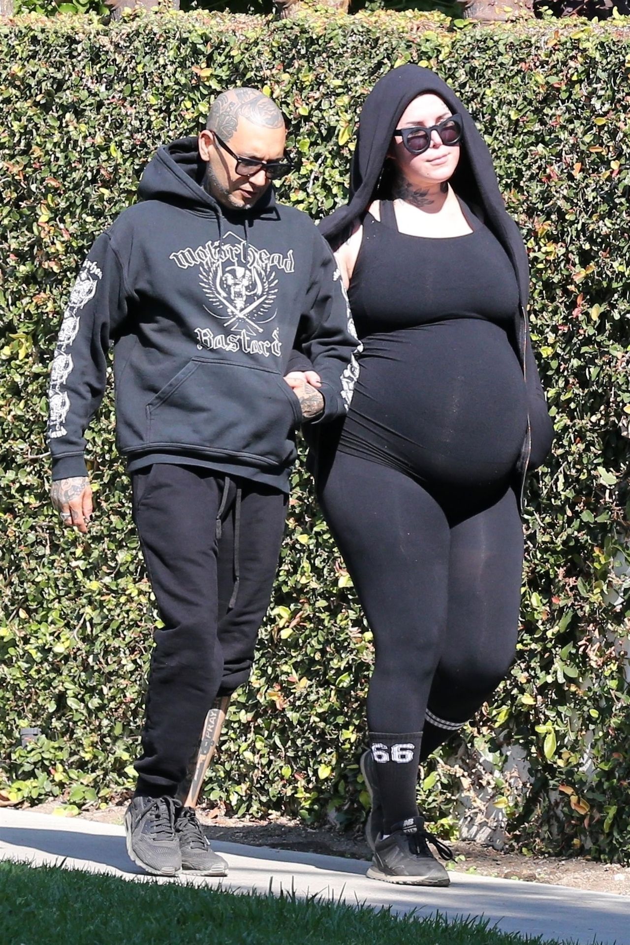 Gwiazda z ogromnym ciążowym brzuchem - będzie rodzić lada dzień (ZDJĘCIA) Gwiazda z ogromnym ciążowym brzuchem - będzie rodzić lada dzień (ZDJĘCIA)