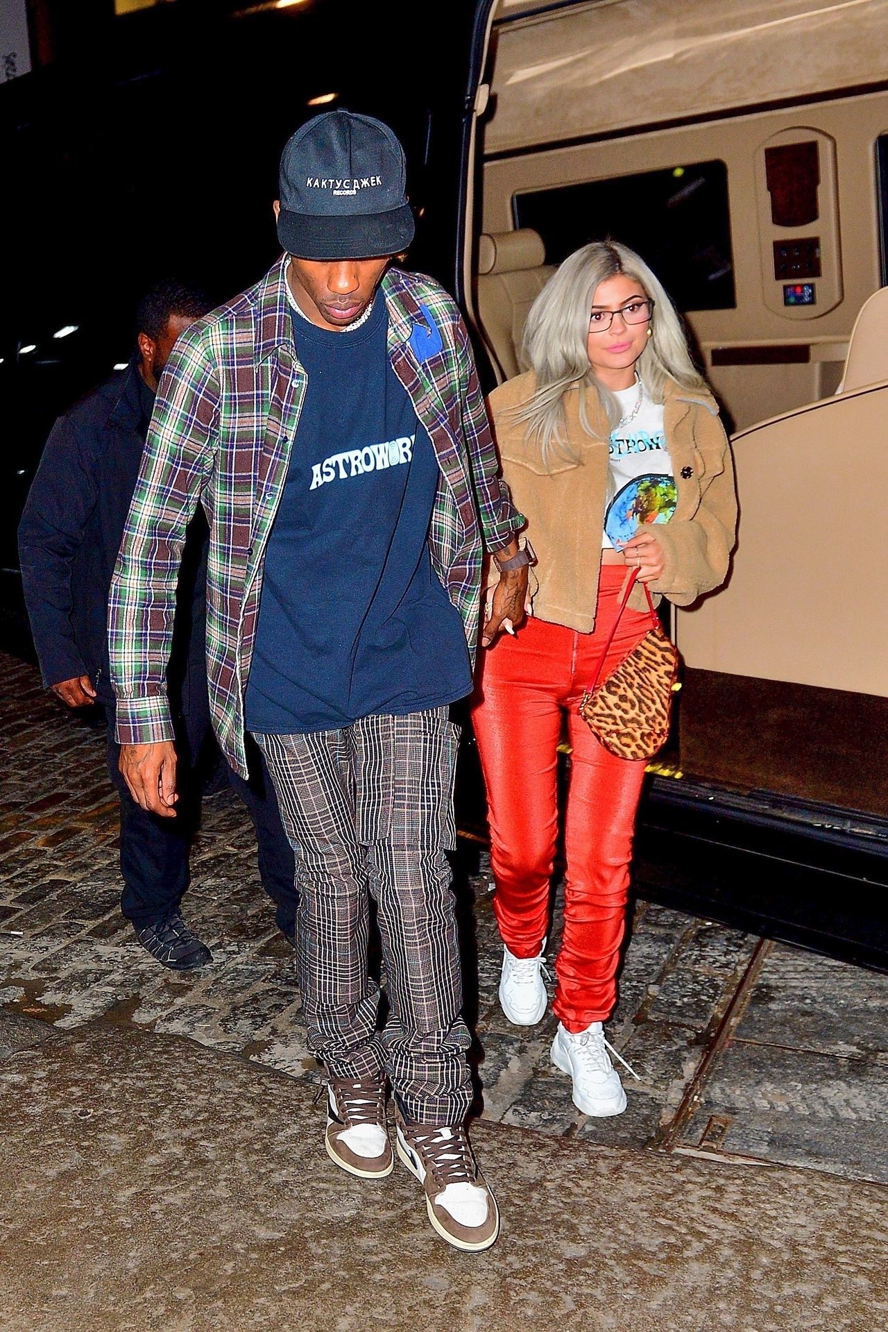 Kylie jenner w sztucznym futrze z Travisem Scottem na randce (ZDJĘCIA)