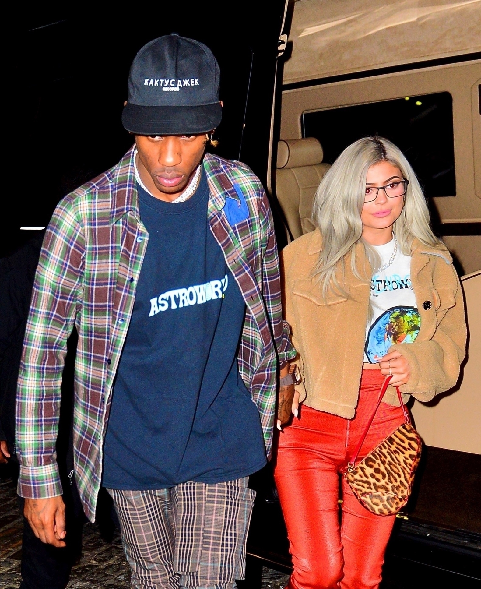 Kylie PIERWSZY raz w okularach korekcyjnych bez Photoshopa i filtrów (ZDJĘCIA)