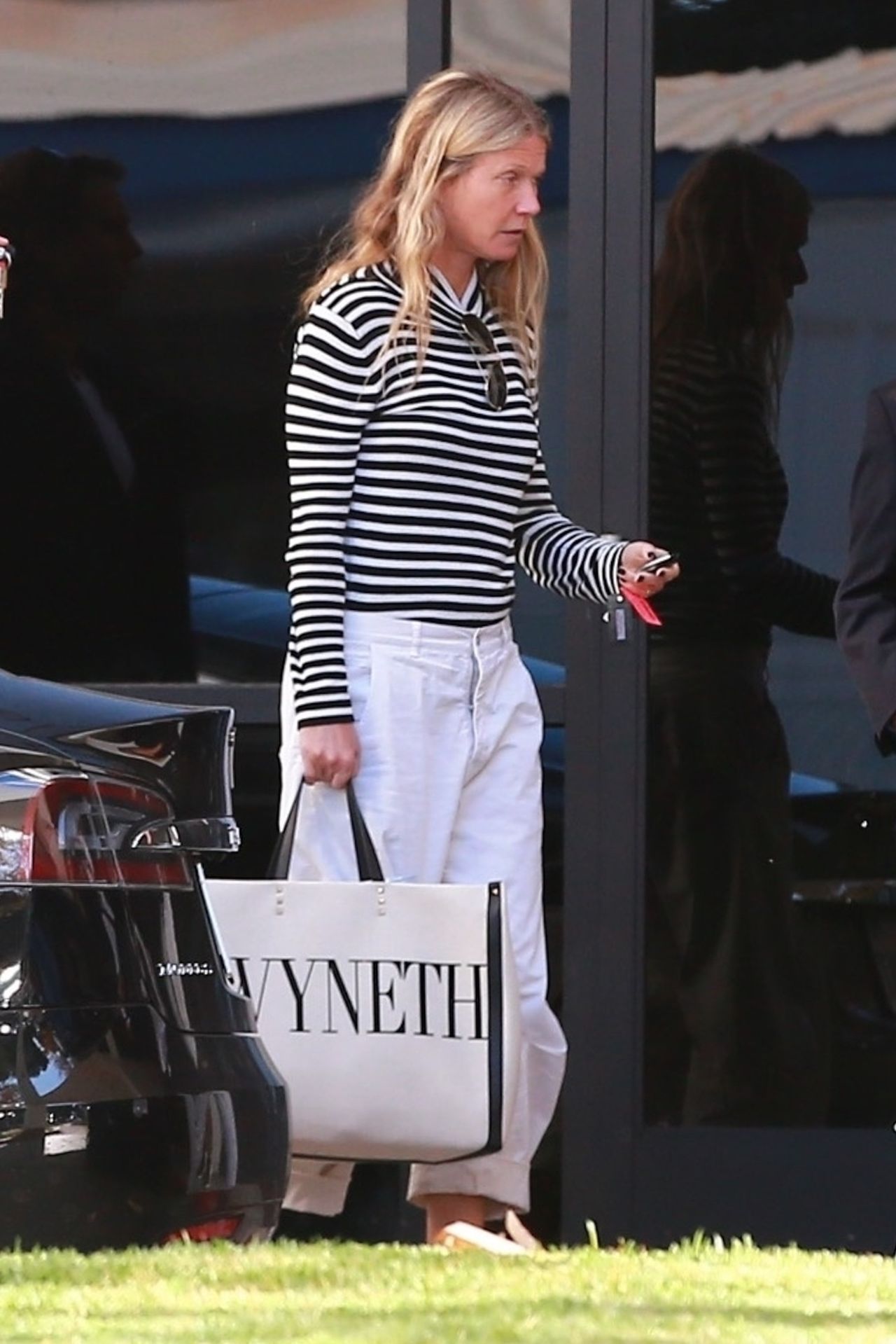 Zmęczona Gwyneth Paltrow bez makijażu wróciła z wakacji (ZDJĘCIA) Zmęczona Gwyneth Paltrow bez makijażu wróciła z wakacji (ZDJĘCIA)