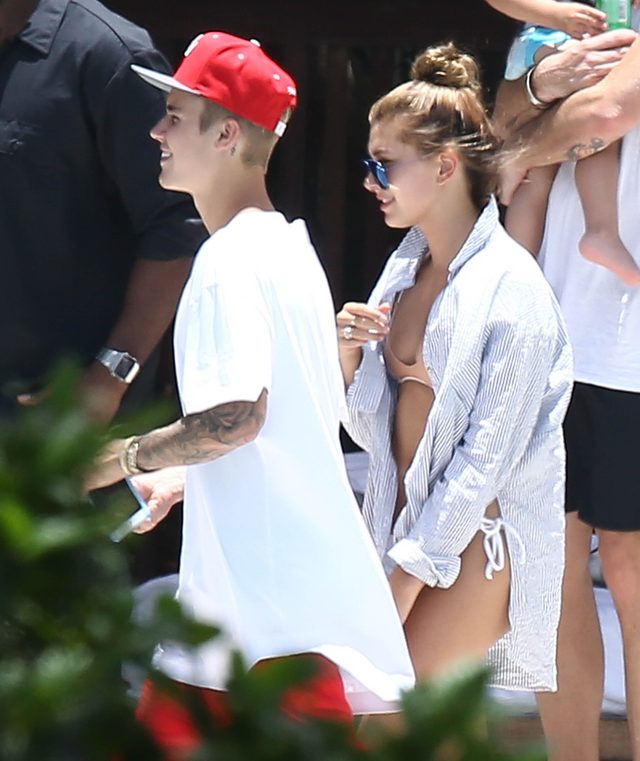 Jest nagranie z momentu, gdy Bieber poznaje Hailey Baldwin 