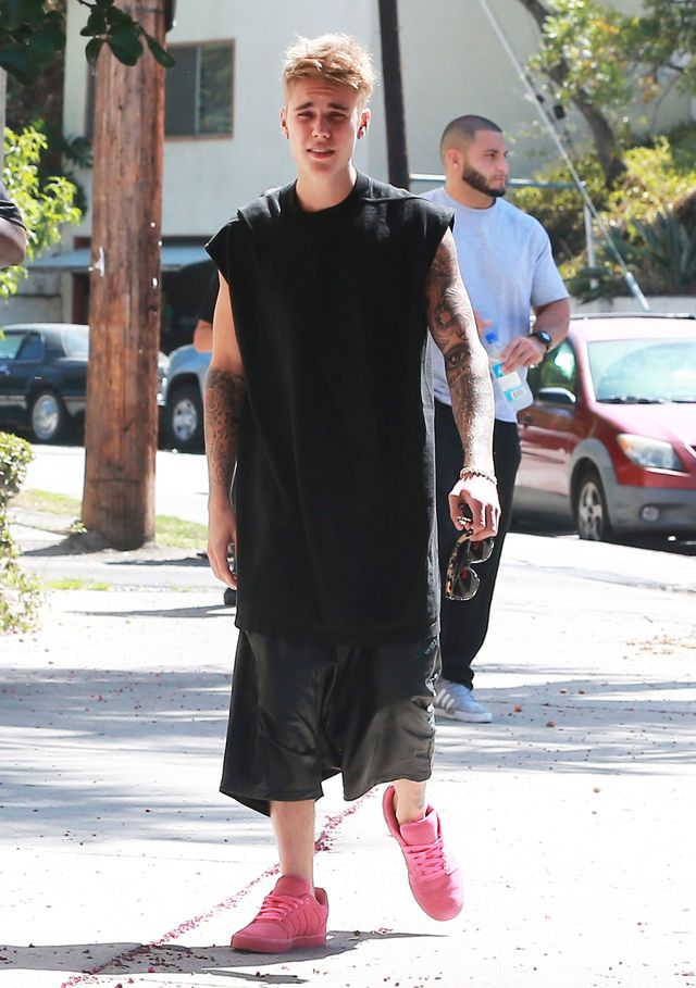 Wkurzył się, więc poszedł do salonu i kupił sobie...