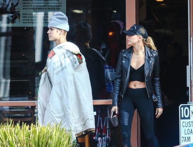 Jest nagranie z momentu, gdy Bieber poznaje Hailey Baldwin 