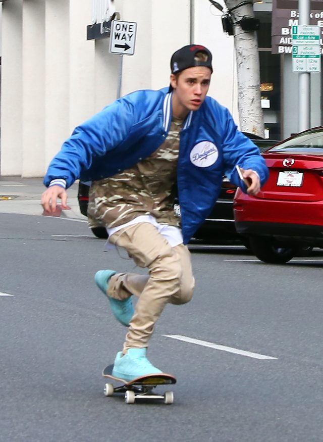 Jest nagranie z momentu, gdy Bieber poznaje Hailey Baldwin 