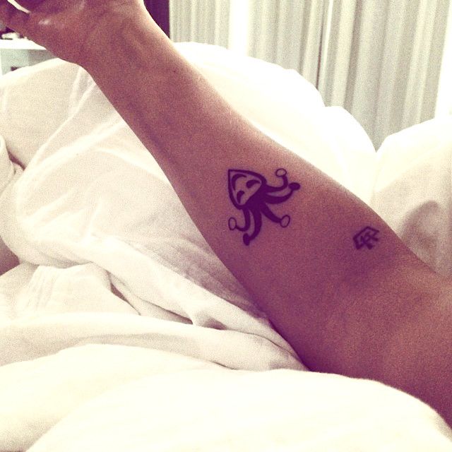 Justin Bieber chwali się nowymi tatuażami (FOTO)