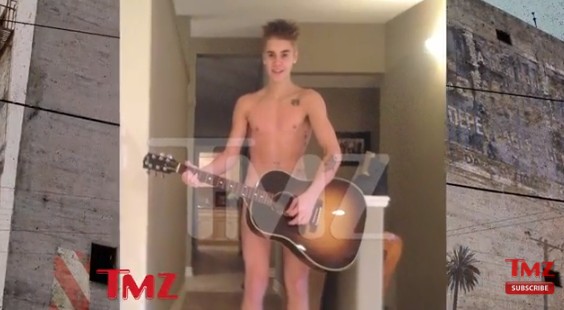 Nagi Justin Bieber straszy babcię (FOTO) Nagi Justin Bieber straszy babcię (FOTO)