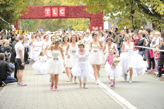 Gwiazdy w sukniach ślubnych w dorocznym biegu charytatywnym Gwiazdy w sukniach ślubnych w dorocznym biegu charytatywnym