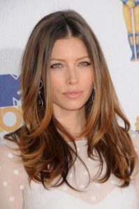 Jessica Biel poluje na suknię ślubną?
