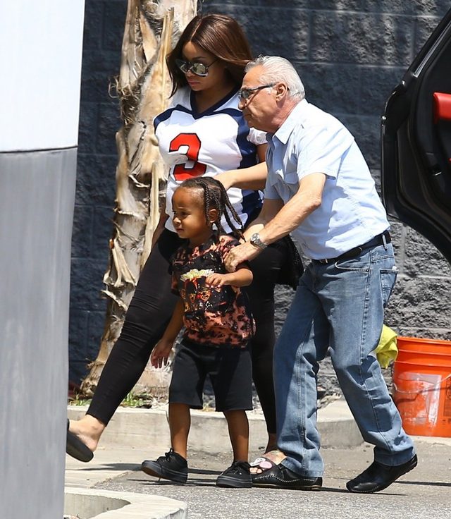 Blac Chyna z synek Cairo na zakupach (FOTO) Blac Chyna z synek Cairo na zakupach (FOTO)