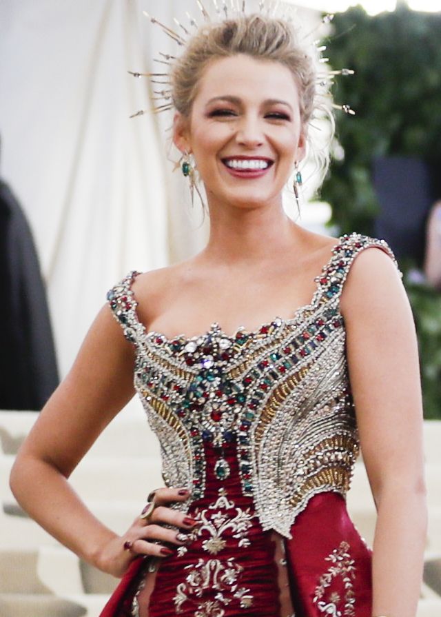 ZJAWISKOWE kreacje na Met Gali 2018: Kardashianki, Rihanna jak papież...