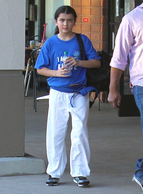 Syn Michaela Jacksona nie rozstaje się z ochroną (FOTO)