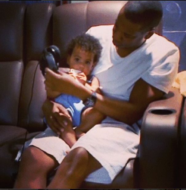 Blue Ivy w ramionach taty (FOTO)