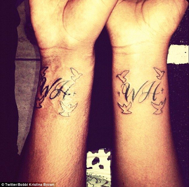 Bobbi Kristina wytatułowała sobie inicjały matki (FOTO)