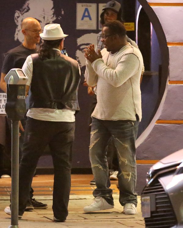 Niektórzy zarzucają mu, że już nie opłakuje zmarłej córki 