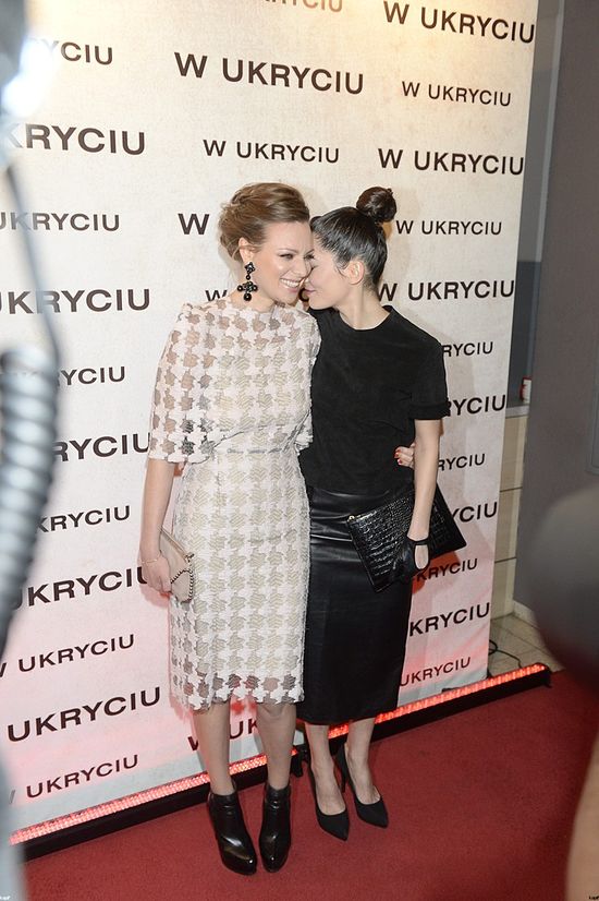 Boczarska i Pogrebińska pocałowały się na premierze (FOTO)