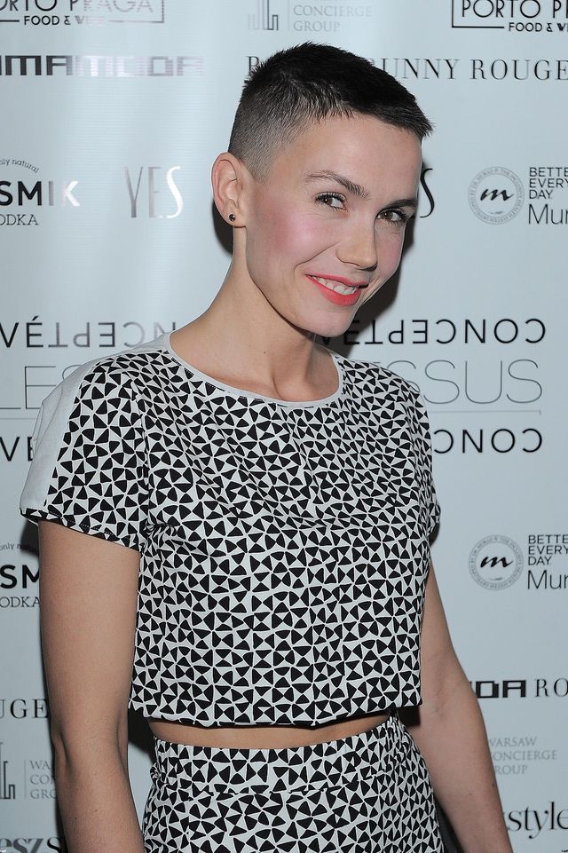 Olga Bołądź pierwszy raz w nowej fryzurze na salonach (FOTO)