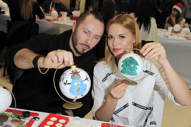 Gwiazdy i celebrytki malują bombki (FOTO)