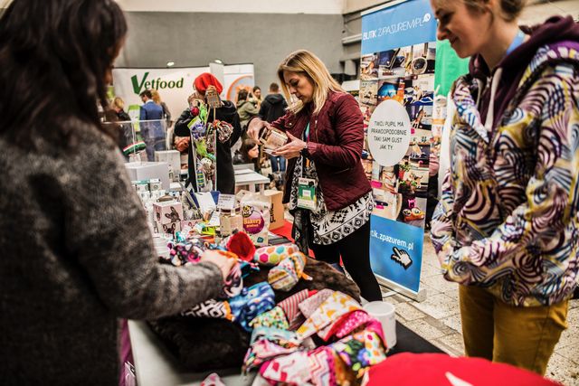 Akcja malowania bombek na rzecz zwierząt w schroniskach Akcja malowania bombek na rzecz zwierząt w schroniskach