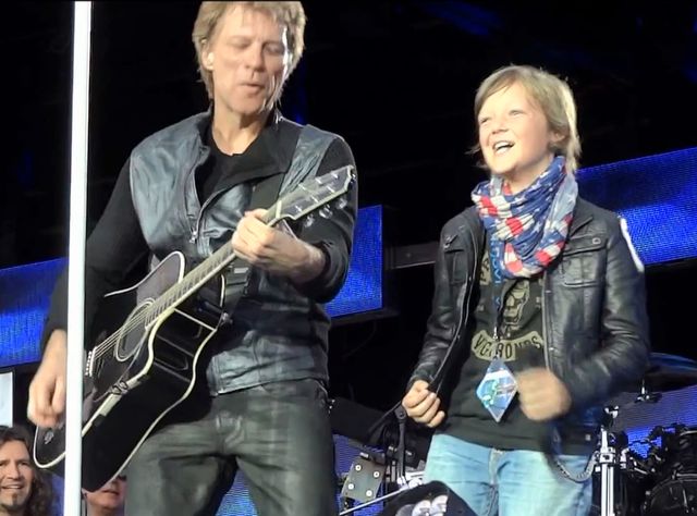 Bon Jovi zaśpiewał z fanem (VIDEO) Bon Jovi zaśpiewał z fanem (VIDEO)