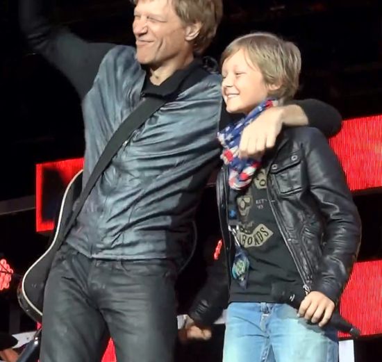 Bon Jovi zaśpiewał z fanem (VIDEO) Bon Jovi zaśpiewał z fanem (VIDEO)