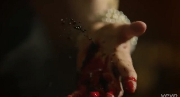 Klip Bowiego zdjęty z YouTube za obrazoburcze treści (VIDEO)