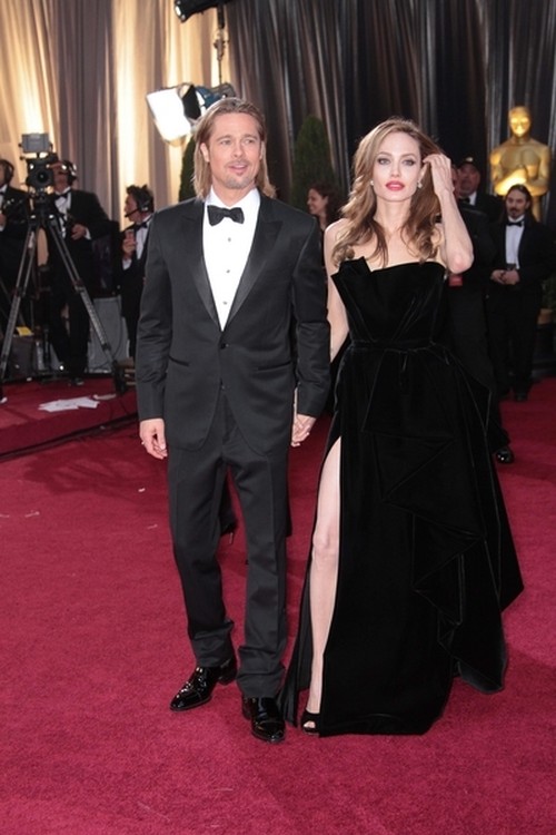 Brad Pitt tylko z bronią czuje się bezpiecznie!