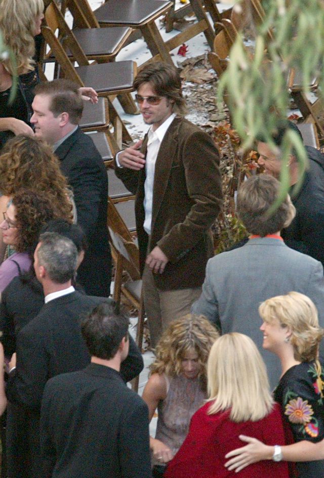 Jennifer Aniston tuli i całuje bobasa (FOTO)