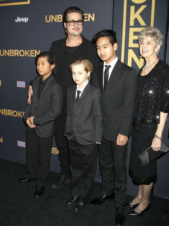 Brad Pitt i dzieci wspierają chorą Angelinę (FOTO)