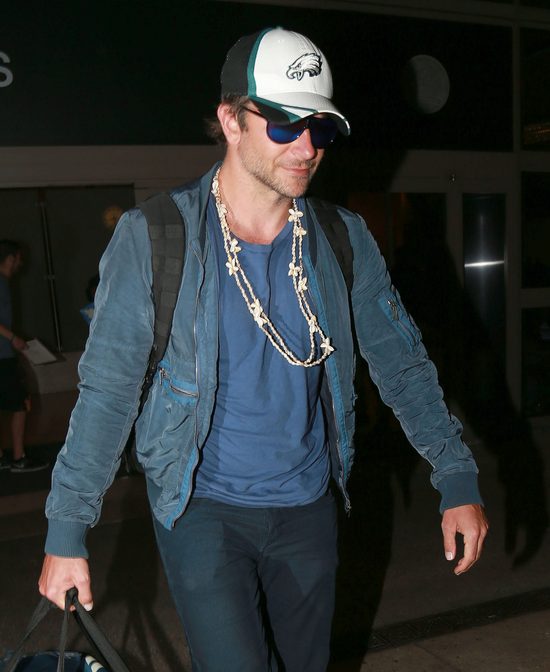 Robili sobie selfie z Bradleyem Cooperem, gdy nagle... Robili sobie selfie z Bradleyem Cooperem, gdy nagle...