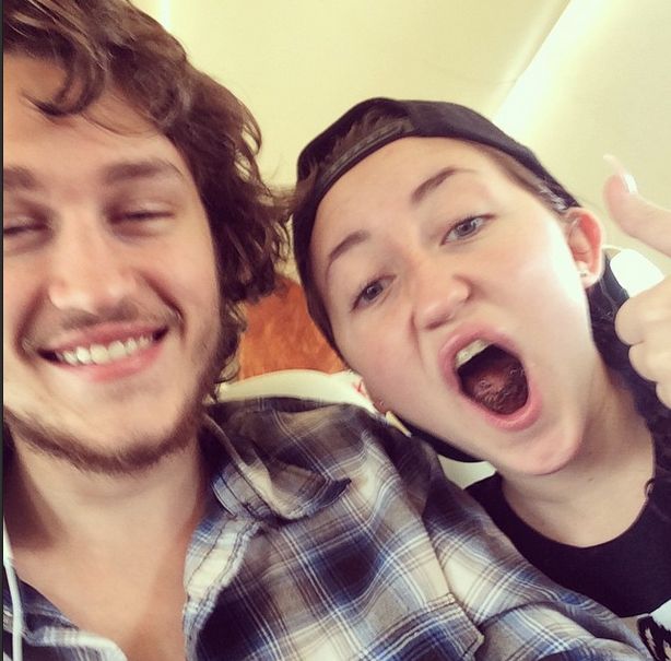 Nie zgadniecie, z kim spotyka się brat Miley Cyrus