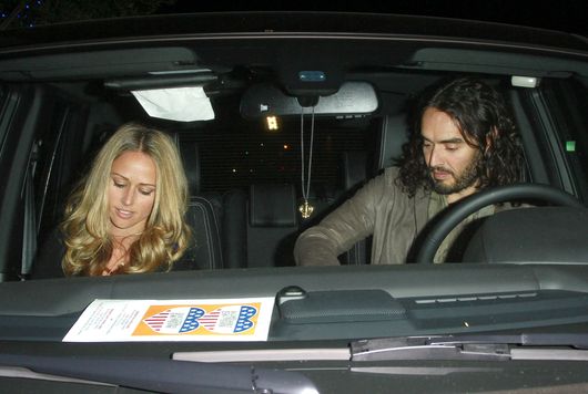 Russell Brand z tajemniczą blondynką (FOTO)