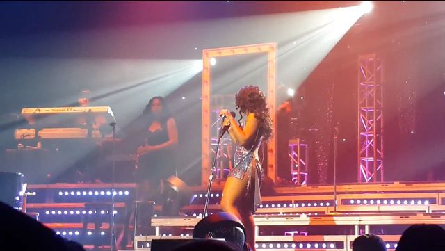 Toni Braxton też wystąpiła bez bielizny (FOTO)